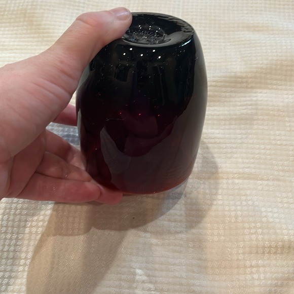 Glassy baby grateful red candleholder 3 inches in diameter 4 inches tall - Picture 4 of 8